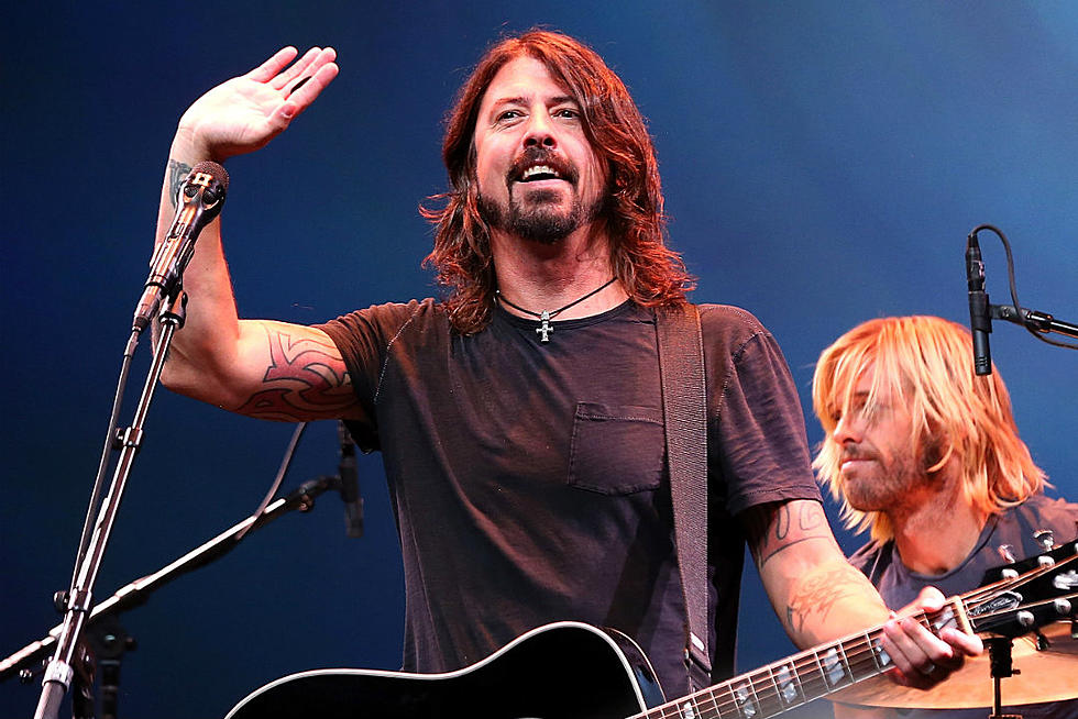Watch Dave Grohl Have a Blast at a Guns N’ Roses Reunion Show