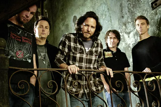 Pearl Jam Donate $300,000 to Flint During Water Crisis