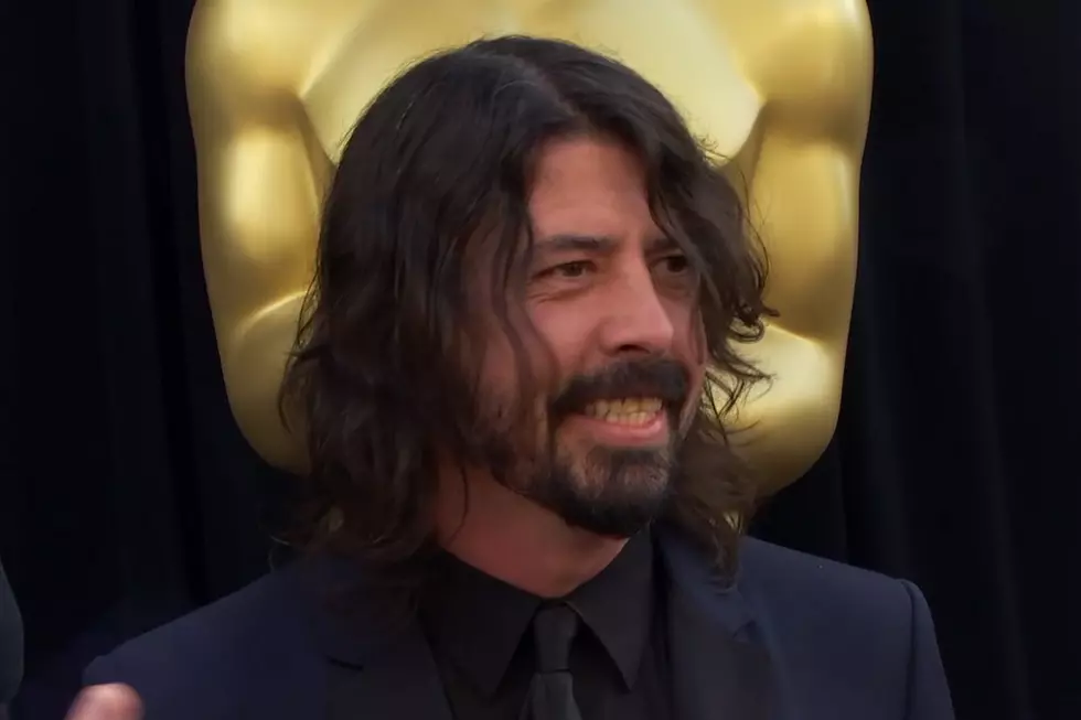 Watch Dave Grohl’s First Oscars Red Carpet Interview: ‘Everybody’s Surprisingly Sober’