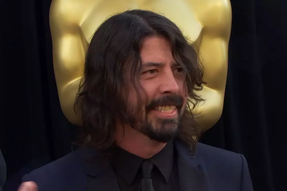 Dave Grohl's First Oscars Red Carpet Interview 'Everybody's