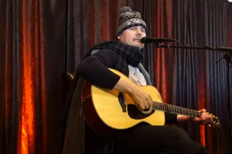 Watch Billy Corgan Debut New Smashing Pumpkins Song During Intimate, Acoustic Set