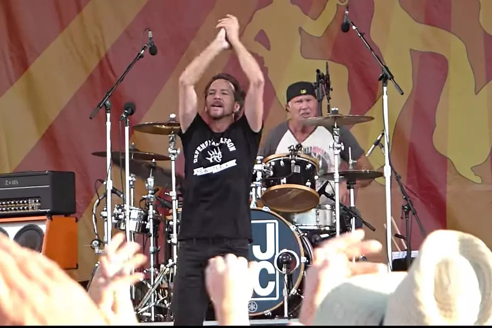 Pearl Jam + Members of Red Hot Chili Peppers, Kings of Leon Rock Part of the Free World