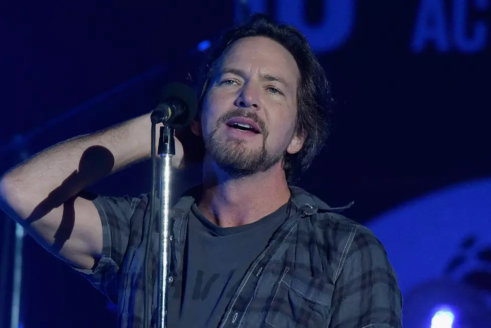 Pearl Jam Pay Tribute to Prince, Infuse ‘Yellow Ledbetter’ With ‘Purple Rain’