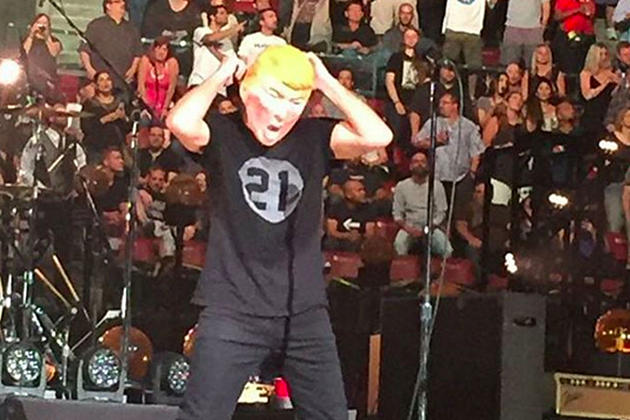 Pearl Jam Cover Cheap Trick, Eddie Vedder Wears Donald Trump Mask at Tour Kickoff