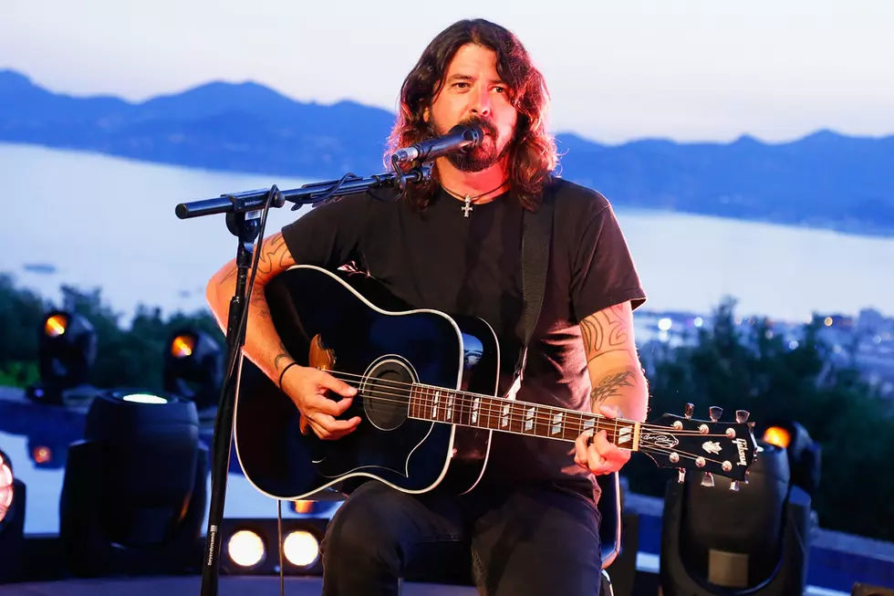 Dave Grohl Performs Solo Acoustic Show at Cannes