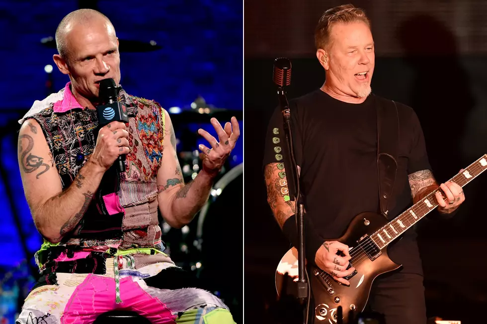Red Hot Chili Peppers Confused With Metallica at Belarus Airport