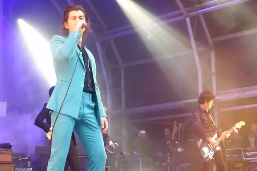 Watch Johnny Marr Play a Smiths Song With the Last Shadow Puppets