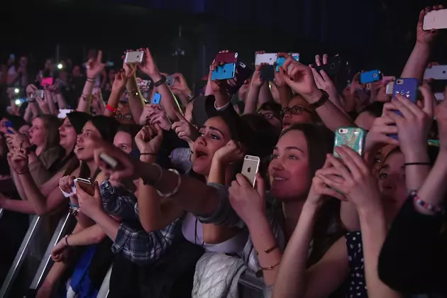 The &#8216;Smart Pouch&#8217; Keeping Fans from Using Phones at Concerts