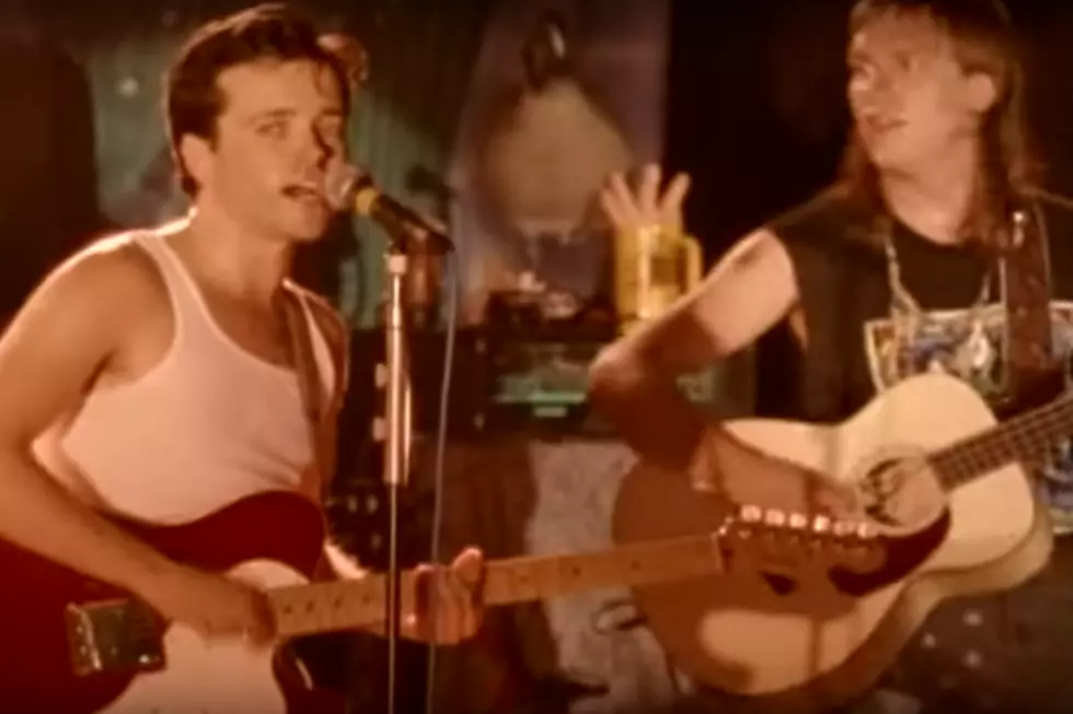 35 Years Ago: Violent Femmes Discovered by the Pretenders While Busking in Milwaukee