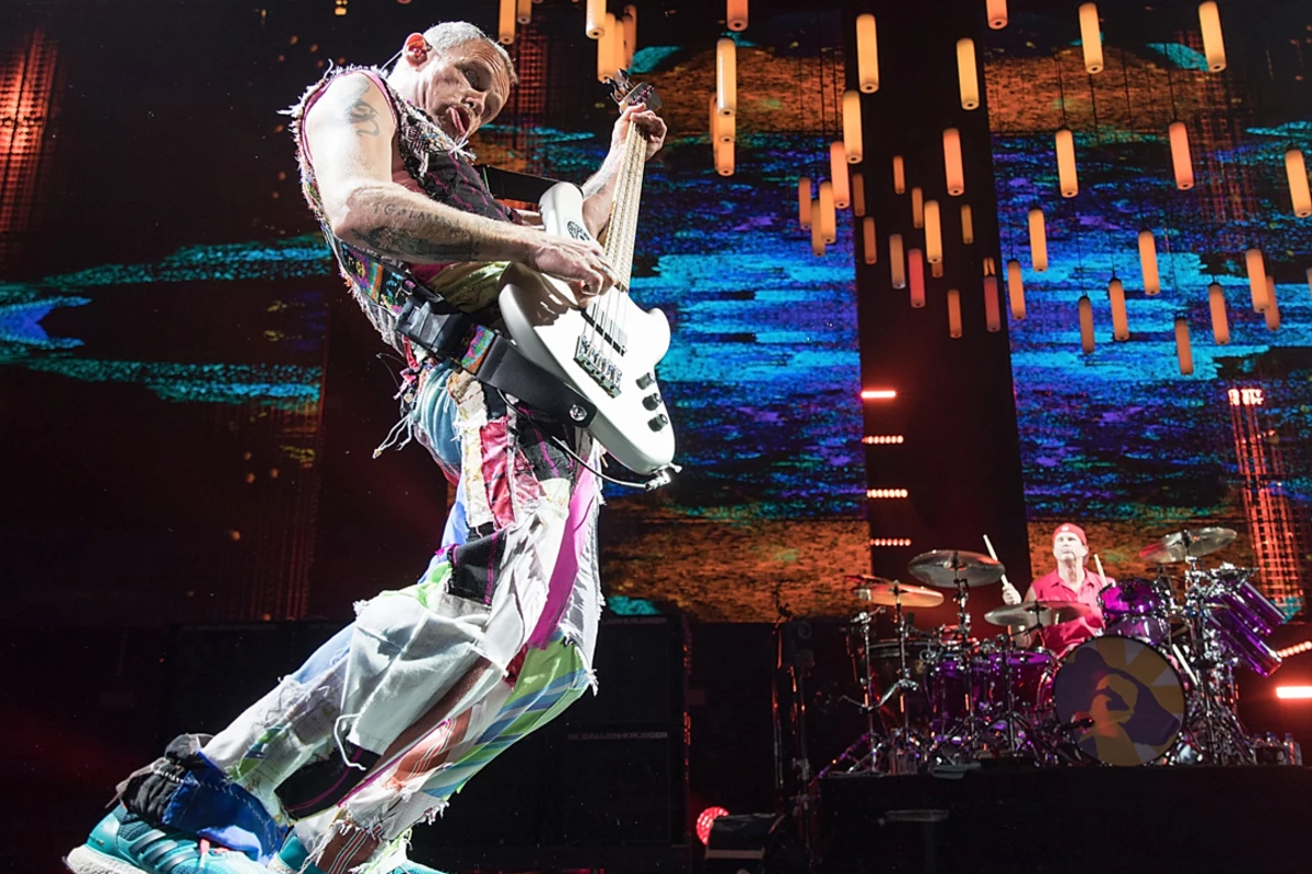 Red Hot Chili Peppers Kick Off ‘Getaway’ North American Tour Videos