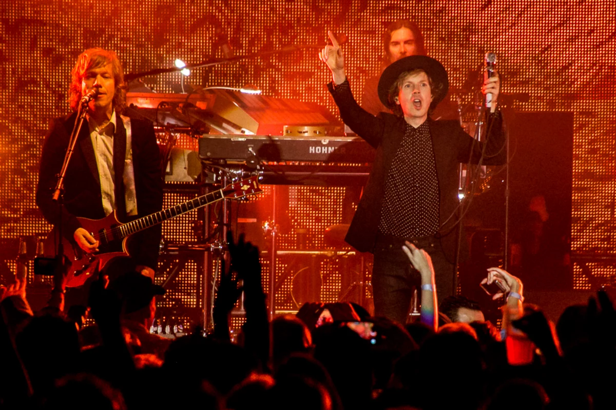 Beck Preaches With the Choir During Sizzling L.A. Theater Show Photos