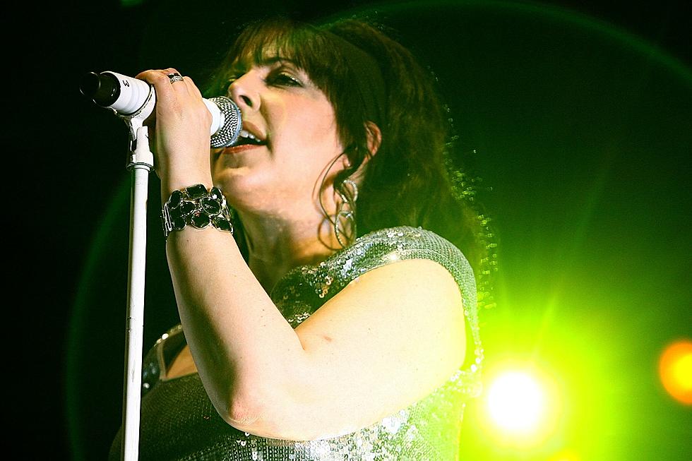 ‘Don’t You Want Me, Qantas?': Human League Star Clashes With Airline Over Boot Ban