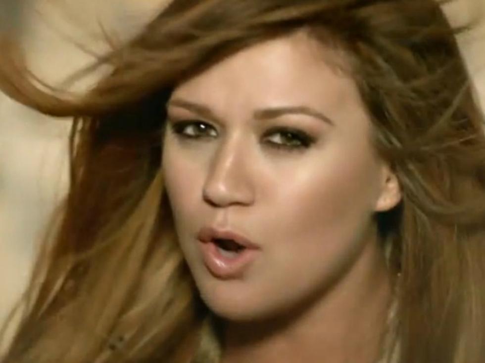 Kelly Clarkson’s Cool Video for ‘Mr. Know It All’