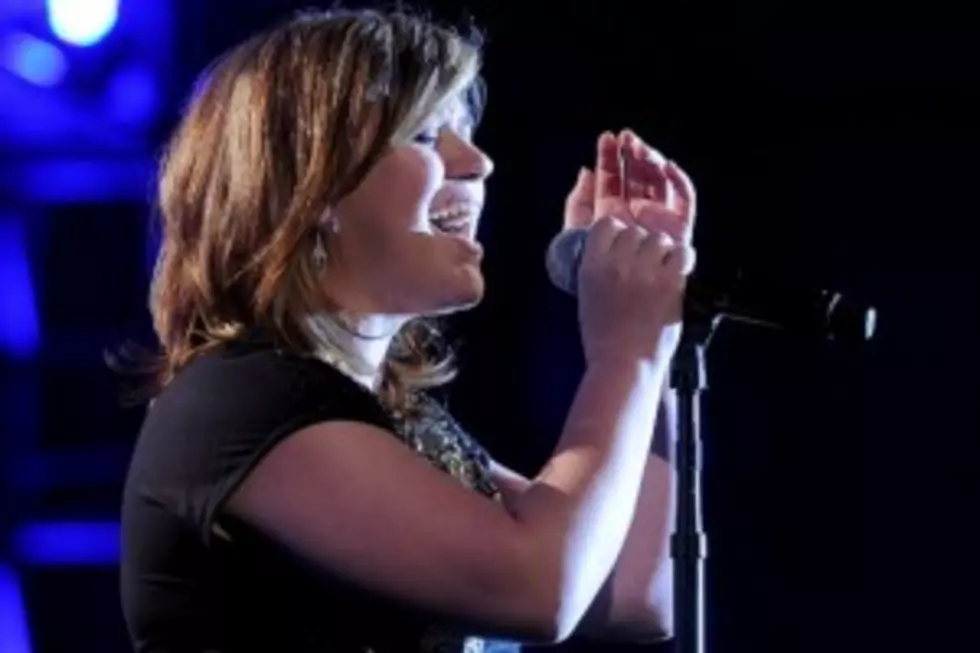 Kelly Clarkson Covers Eminem&#8217;s &#8216;Lose Yourself&#8217; At Friday&#8217;s Concert At DTE Near Detroit