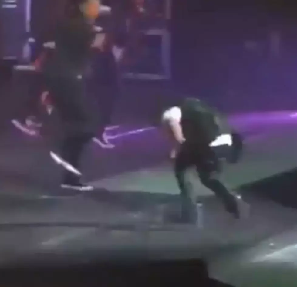 Justin Bieber Throws-Up on Stage &#8211; Yuck!  (video)