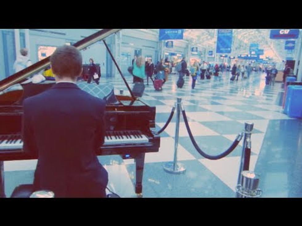 Pianist at Chicago’s O’hare Airport Treats Travelers  (video)