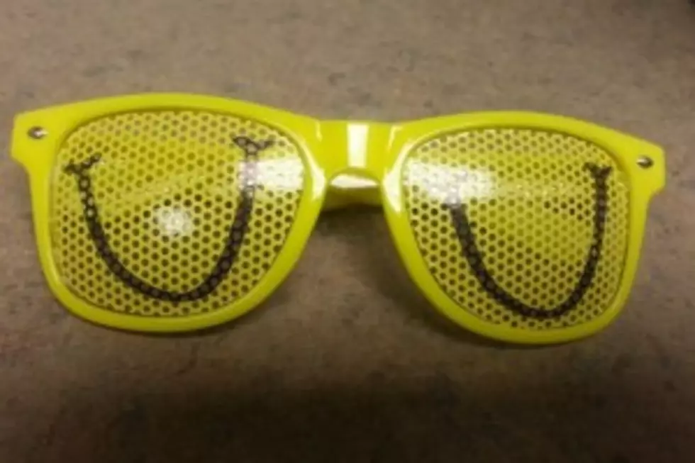 LaughFest Supporters Wear Sunglasses at Night; Set World Record