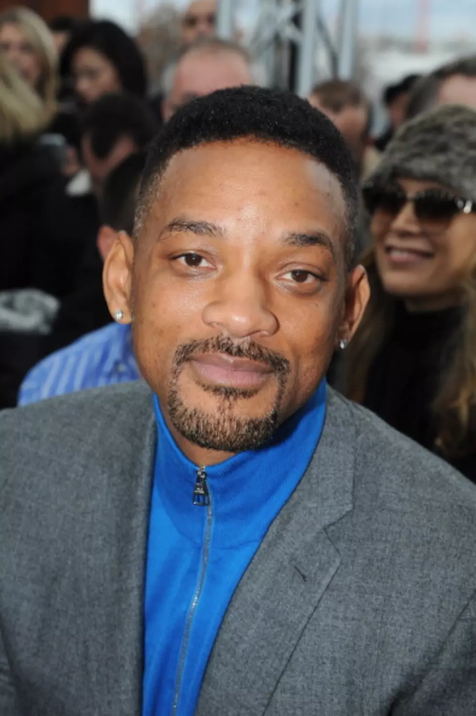 Will Smith Helps Woman Announce Pregnancy