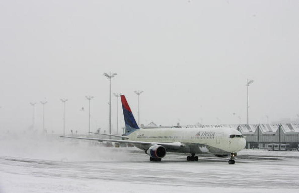 Airplane is Stuck in Snow…Passengers get out and Push! [Video]