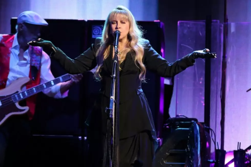 Fleetwood Mac Rolls Toward Grand Rapids Concert [Video]
