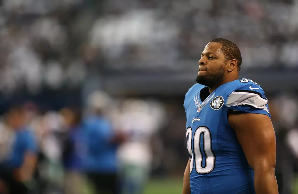 Emotional Ndamukong Suh Leaves Detroit Post-Game News Conference In Tears