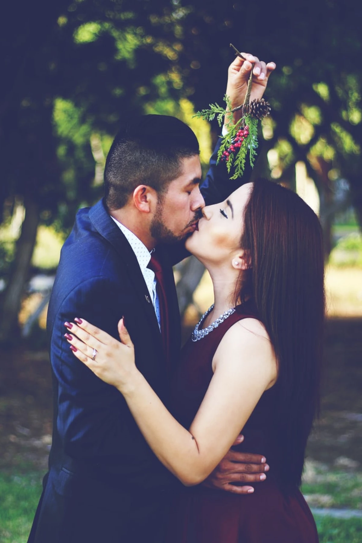 Kissing Under the Mistletoe Meaning a bit Different Than We Knew