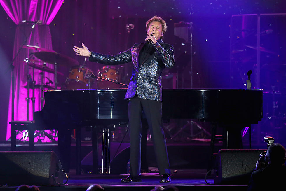 Barry Manilow Coming to Little Caesars Arena in August
