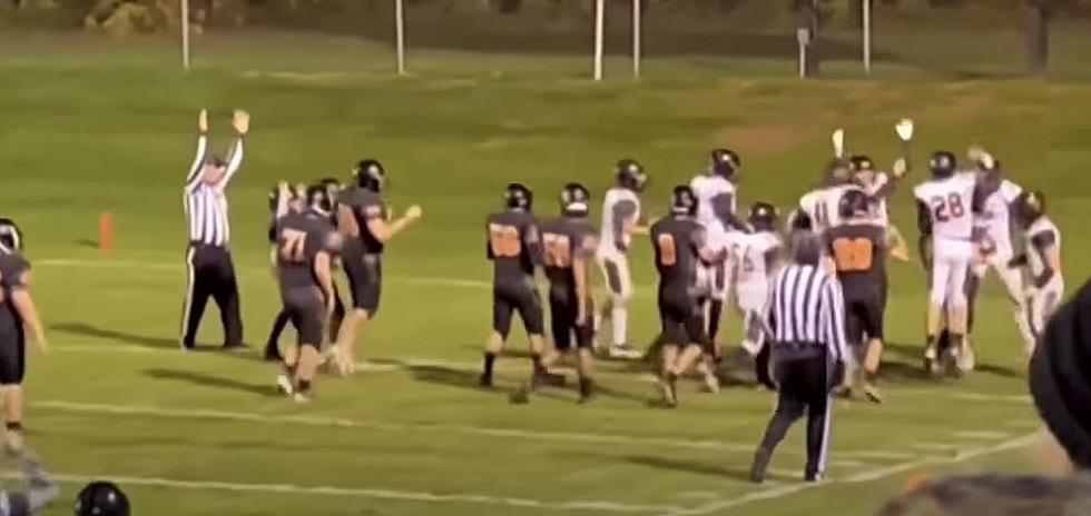 Entire Football Crowd in Michigan Erupts after JV Player with Cerebral Palsy Scores 88 Yard Touchdown