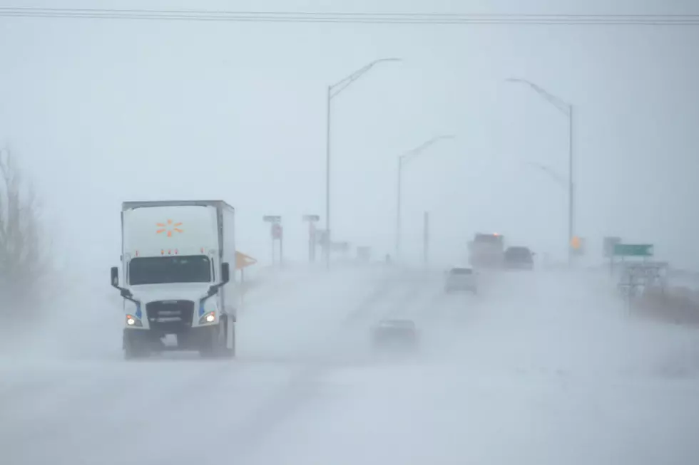 Midwest Snow Storm Puts Hamper On Thanksgiving Holiday Travel
