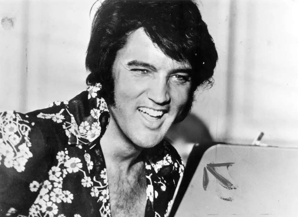 Remember When Elvis Appeared in Kalamazoo Years After He Died? Here&#8217;s What Really Happened