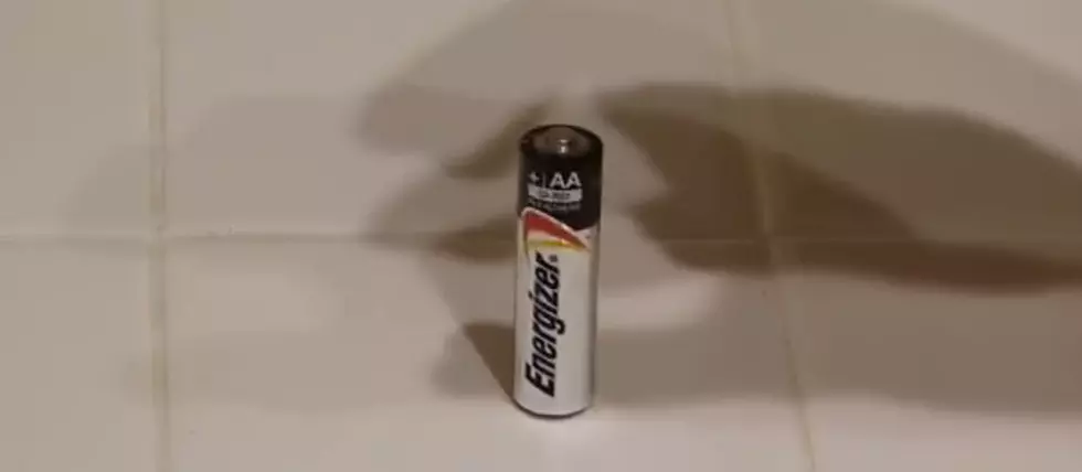 How to Test AA Batteries For All Those Toys [Videos]