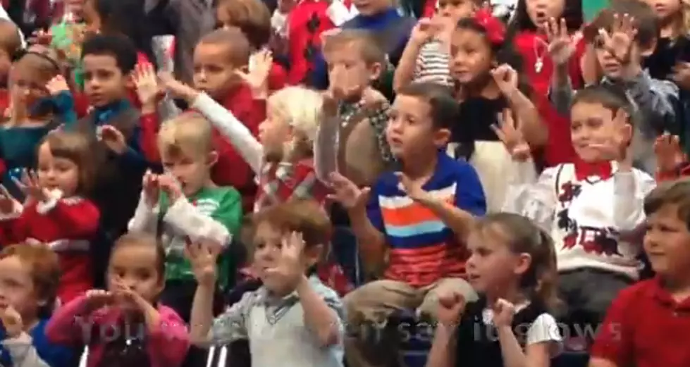 Kindergartener Surprises Her Deaf Parents By Signing Her Holiday Concert [Video]
