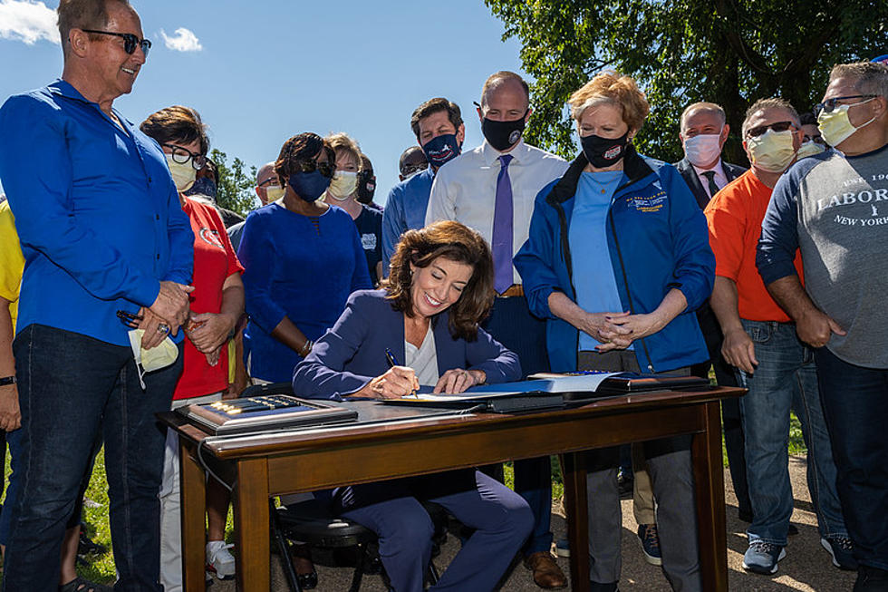 Hochul Signs 4 NY Laws On Labor Day Promoting Workplace Safety and Wages