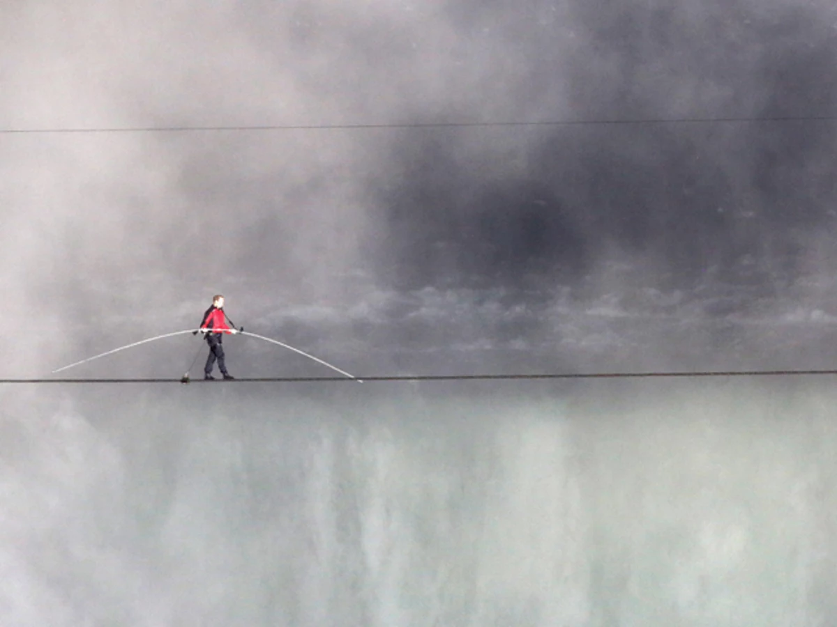 Aerialist Nik Wallenda Becomes First Man to Tight Rope Walk Across ...
