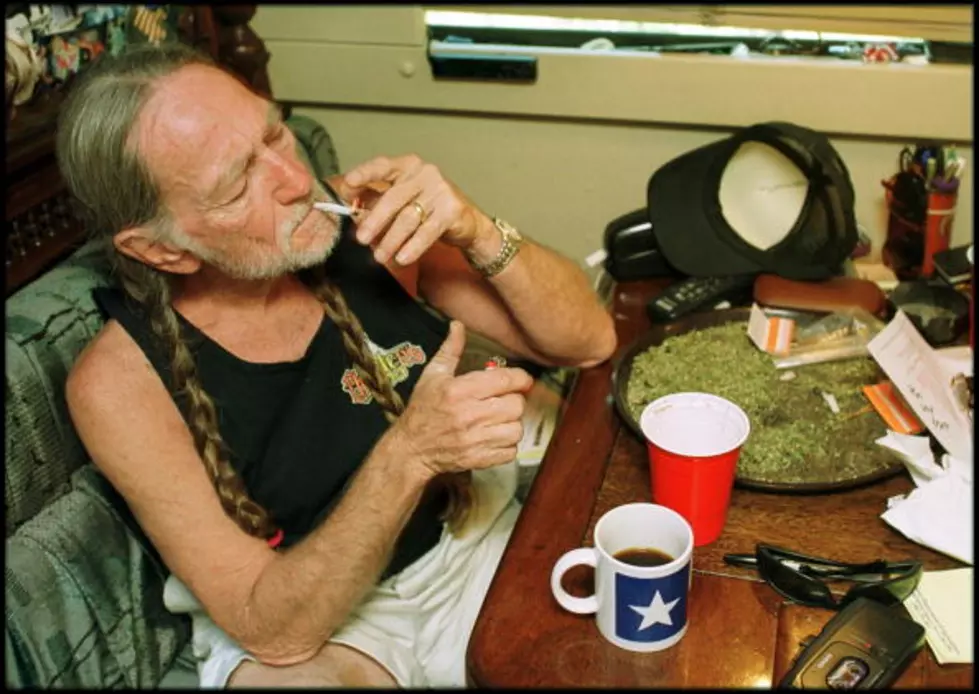 Willie Nelson&#8217;s New Single Celebrates Pot Smoking And Old Guy Crankiness [Video]