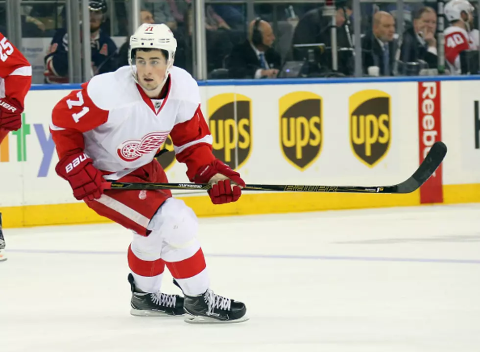 Red Wing Players Get Two Minutes For The Cutest Photobomb Ever