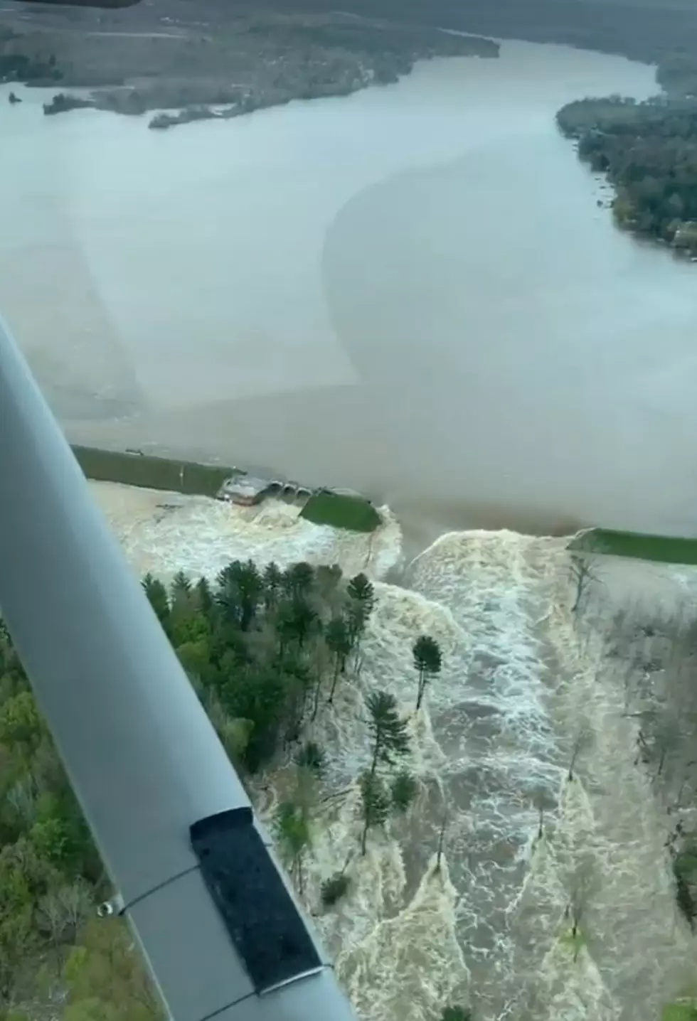 Edenville Dam Fails &#8212; Floods Mid-Michigan [Video]