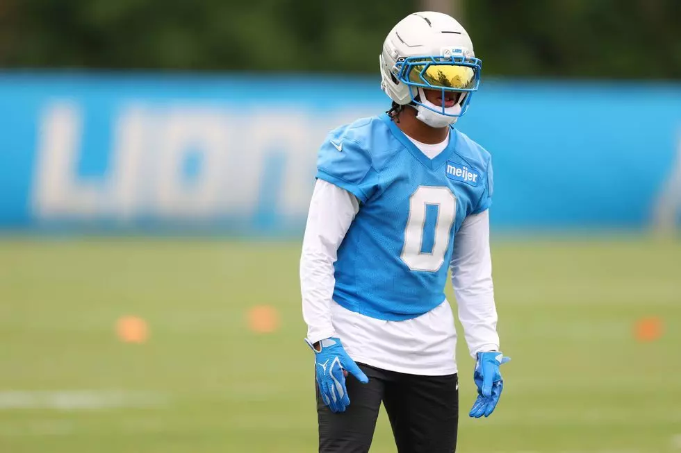Jahmyr Gibbs appears to be holding in amid contract talks with Lions