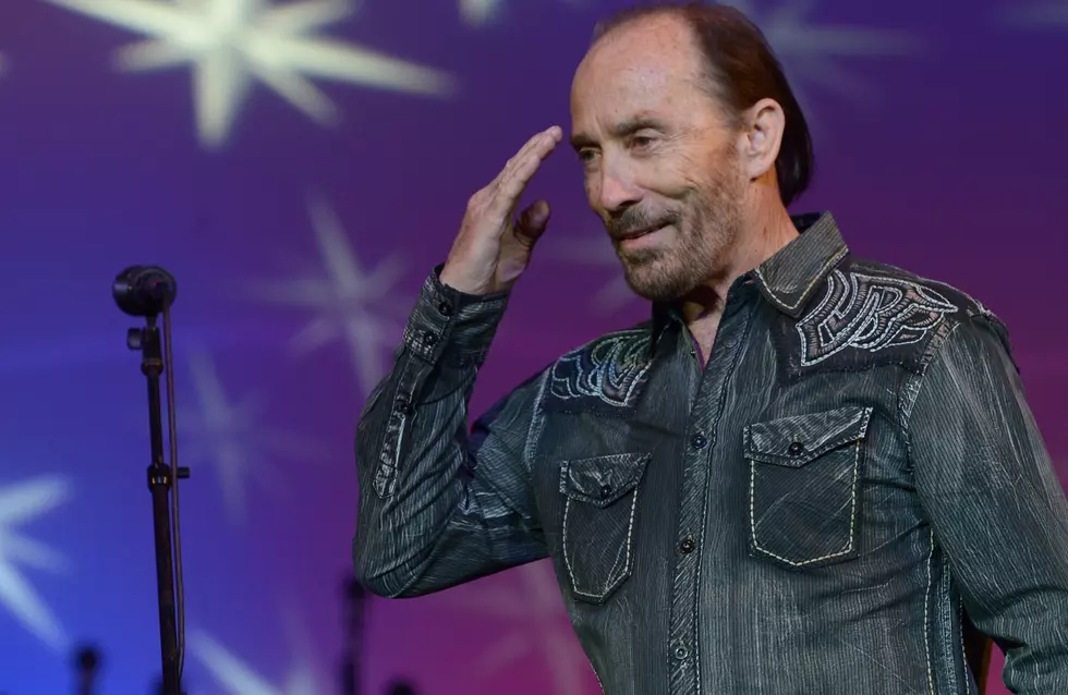 Lee Greenwood Bringing Christmas Show to Burlington, Iowa