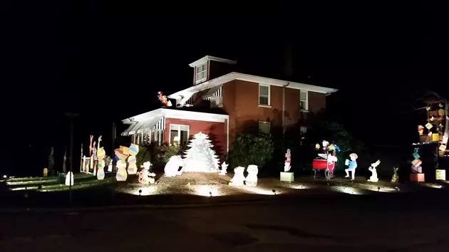 Or is THIS Quincy&#8217;s Best Christmas Display?