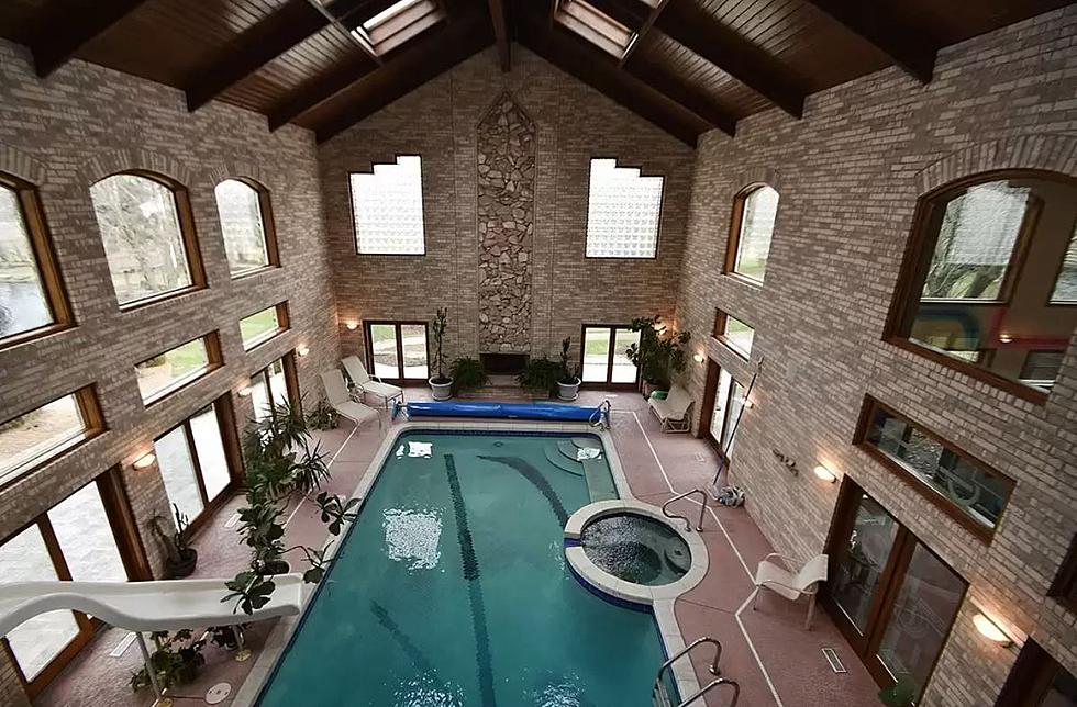 ’80s Themed Home For Sale in Illinois Has Giant Indoor Waterpark