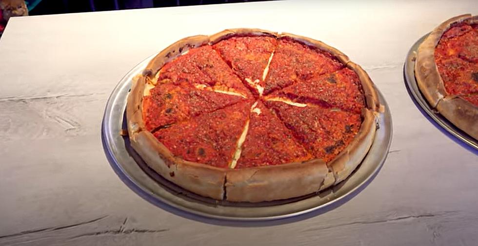 Video of a man eating an 8 pound pizza challenge in Illinois