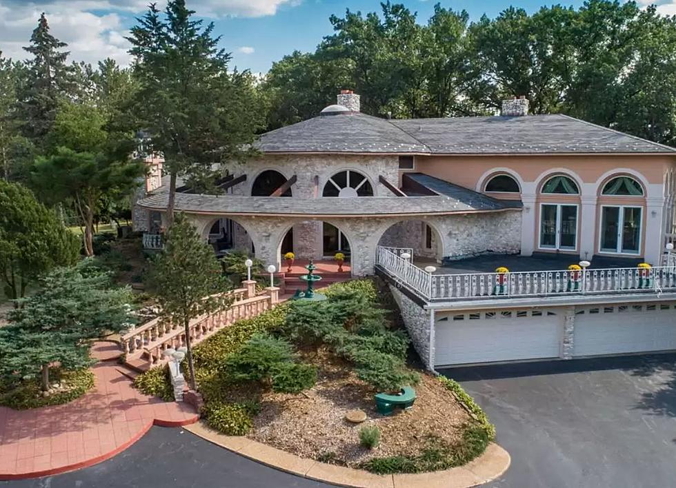 Gorgeous $5 Million Illinois Mansion is A Entertainer&#8217;s Paradise