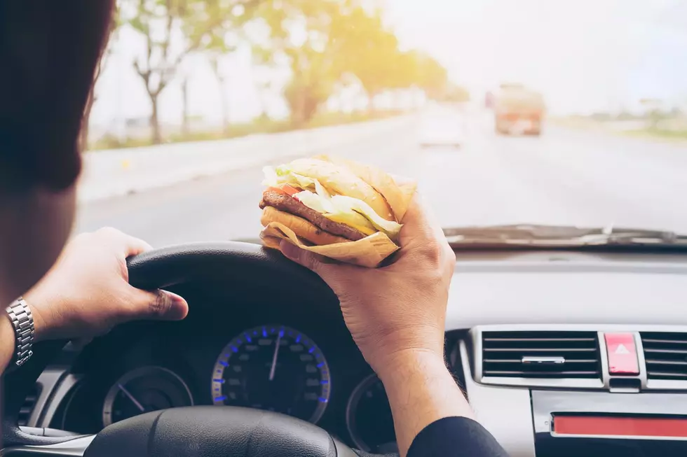 Is It Illegal To Eat While Driving in Illinois?
