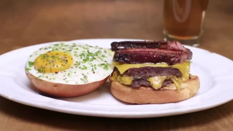 Experts Claim the Best Illinois Cheeseburger Has an Egg On It