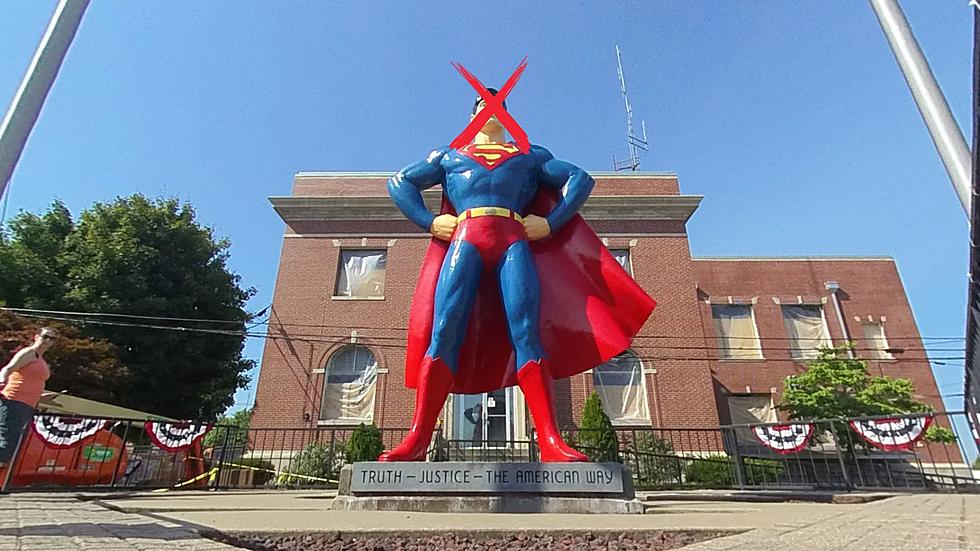 Superman Statue in Illinois Looses Head – Not Made of Steel