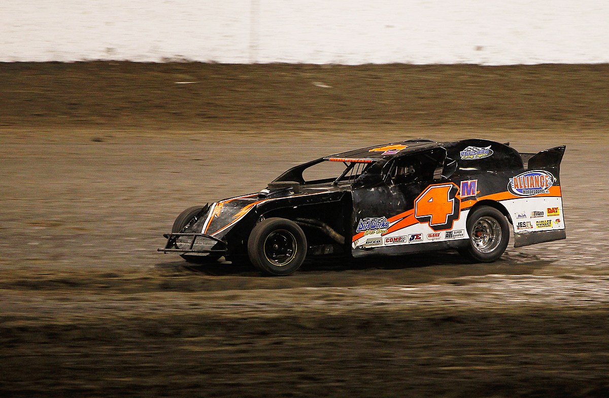 Racing at Quincy Raceways Starts Early This Sunday