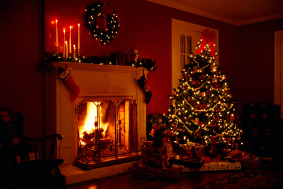 When Should You Put Up Your Christmas Tree? [Poll]