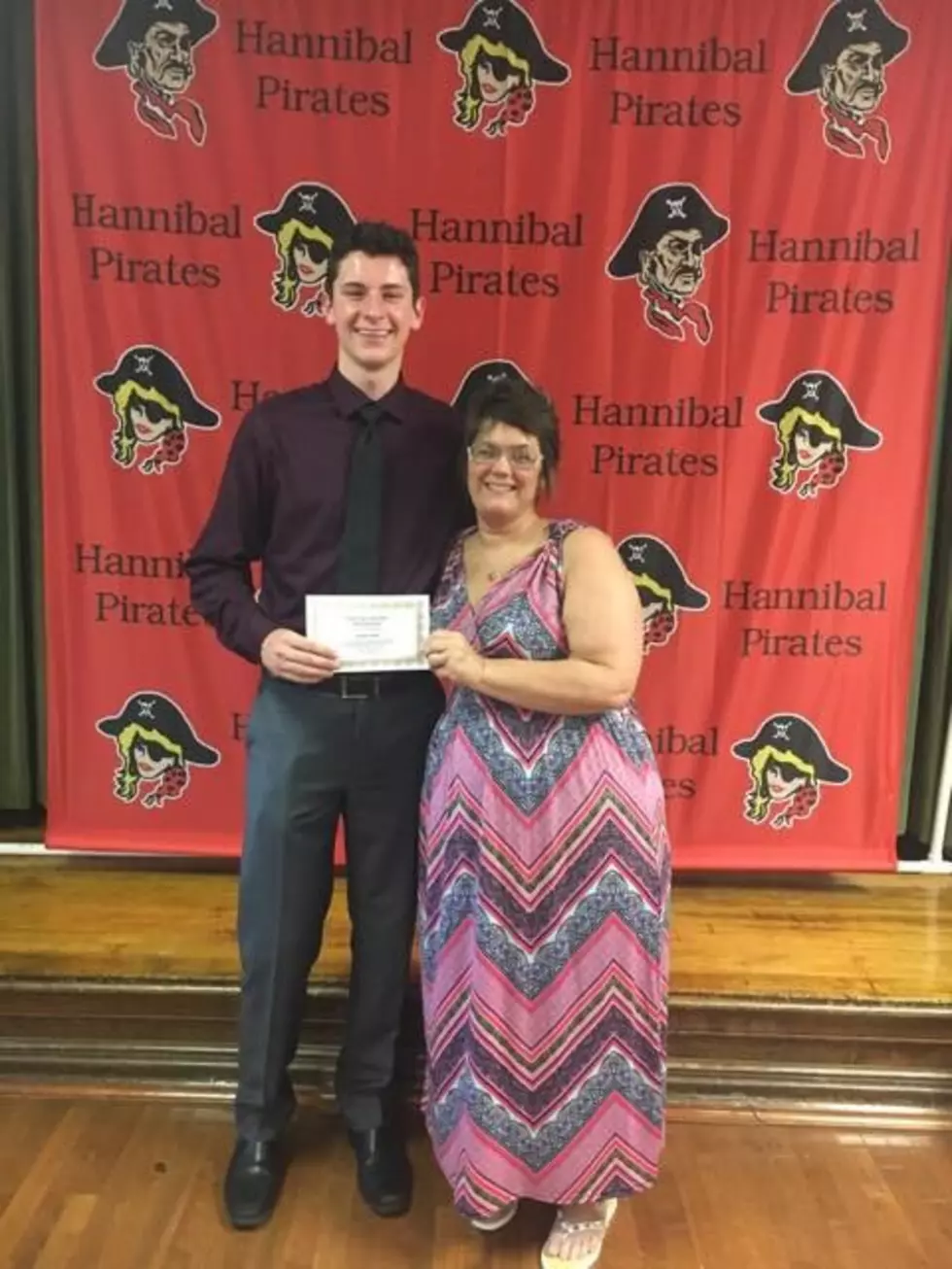 Hannibal Student Receives $500 Scholarship From Jaycees