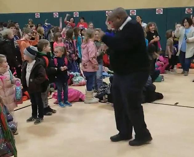 Iles Elementary Kicked Off The Weekend With A Dance Party (And I&#8217;m Jealous)